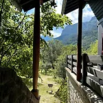 La Coste - Alpes Francaise Nyaraló